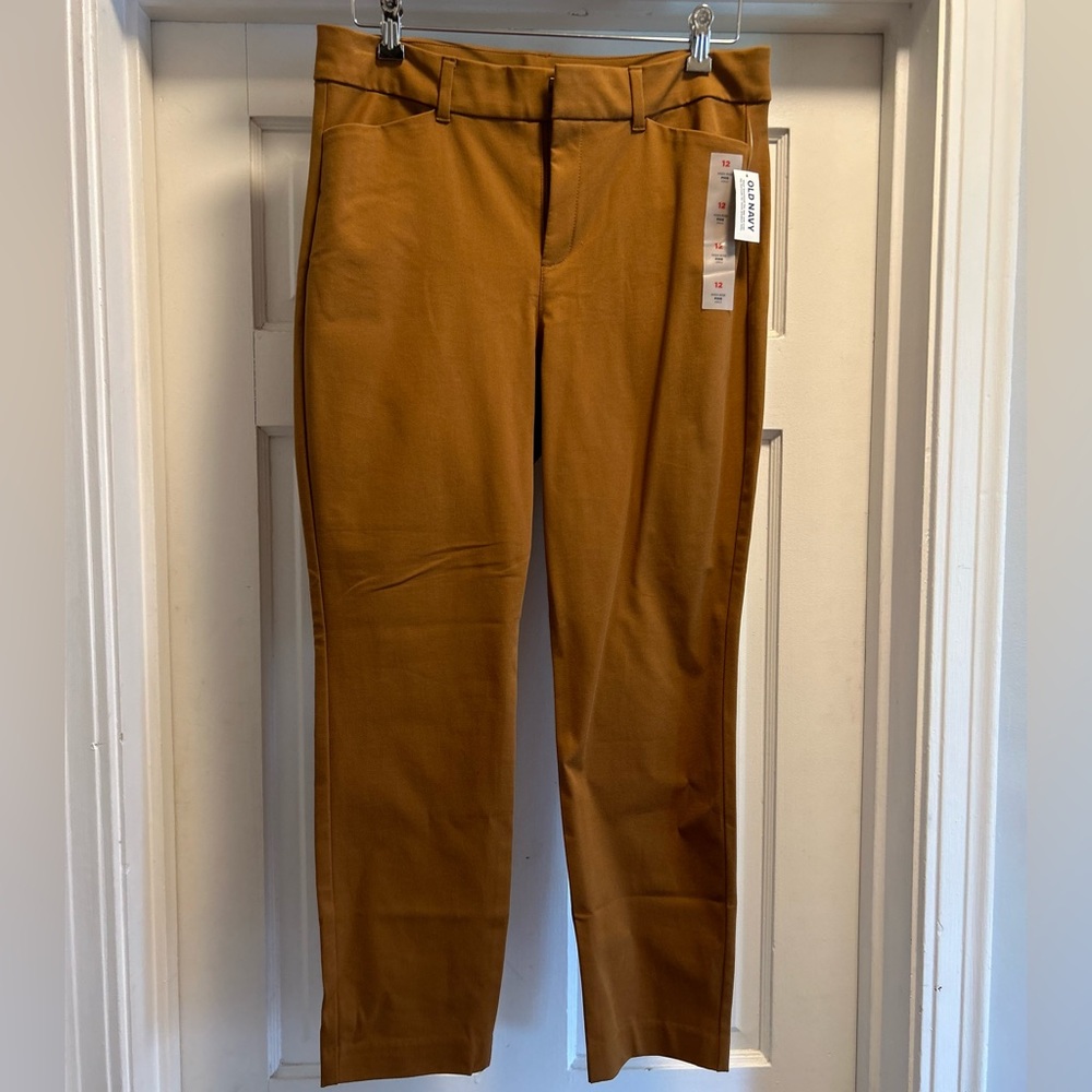 NWT Old Navy Pixie Pants. Size 14.